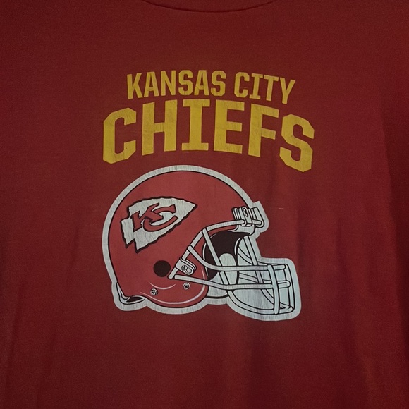 NFL Kansas City Chiefs Red Football Helmet Graphic Tee / Size Boys XL - Picture 2 of 4